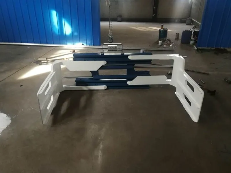 Bale clamp for waste paper