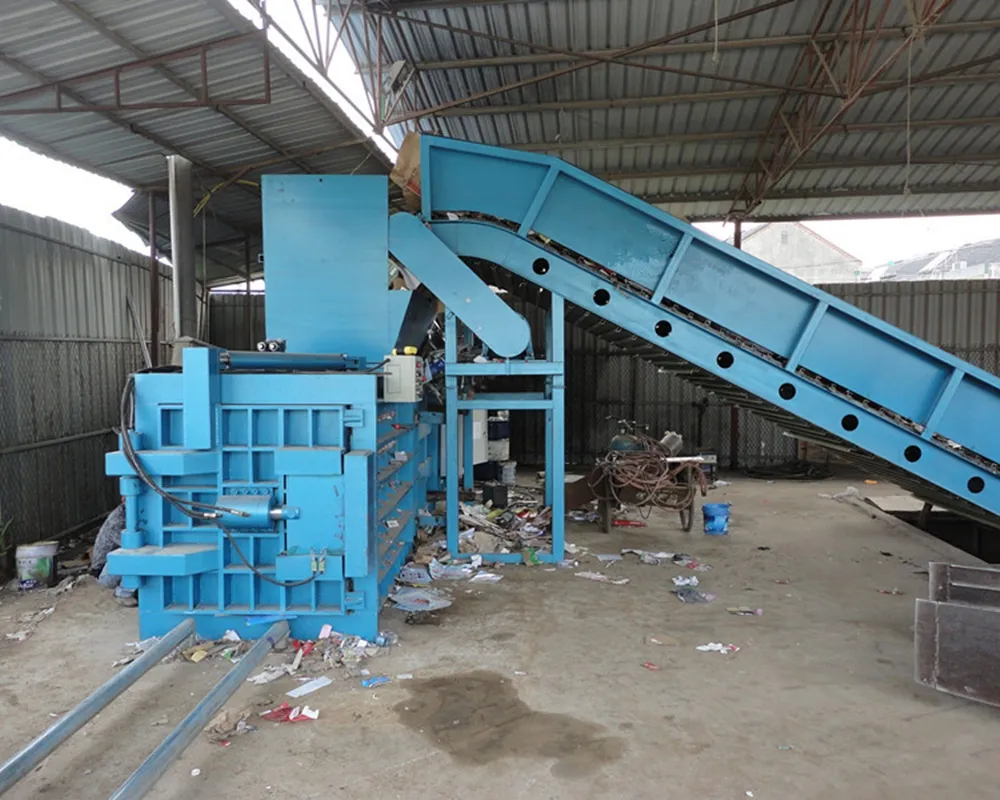 Semi automatic horizontal baler